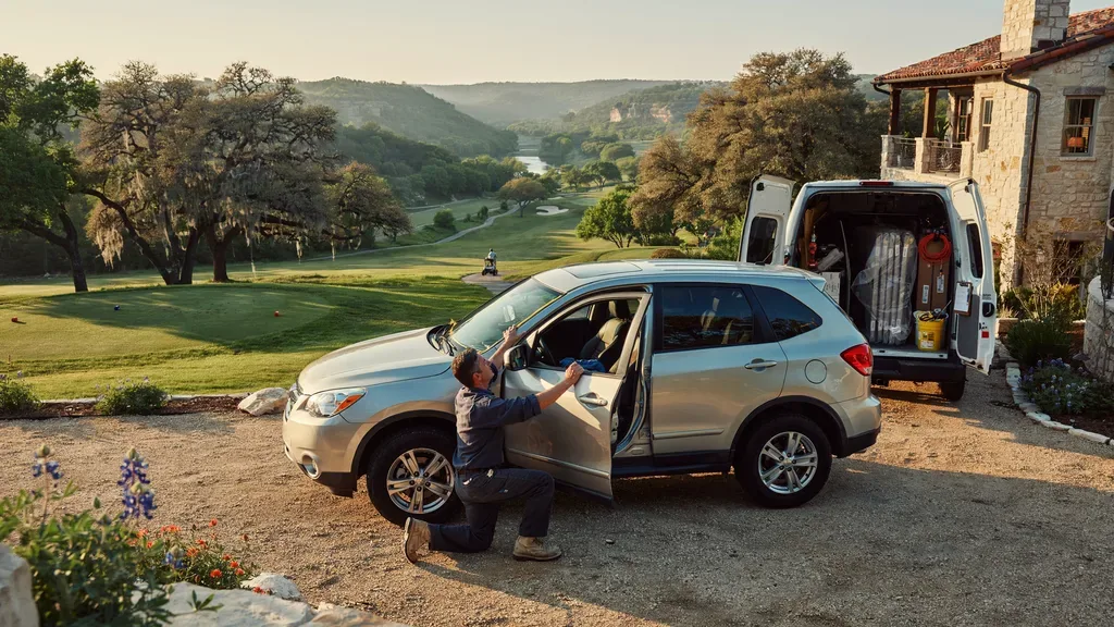 Windshield replacement Crystal Falls Leander - hillside home near the golf course